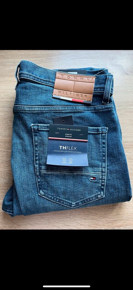 Tommy Hilfiger Jeans WCC Bleecker 33/34 L Neu in Twistringen