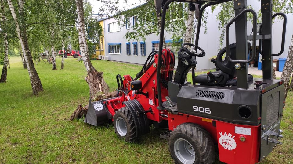 Radlader, günstiges VORFÜHRGERÄT in ROT mit wenigen Stunden, Hoflader, Kompaktlader KARL 807 / 906, SOFORT VERFÜGBAR, inkl. Schaufel, Lieferung möglich in Oberthulba