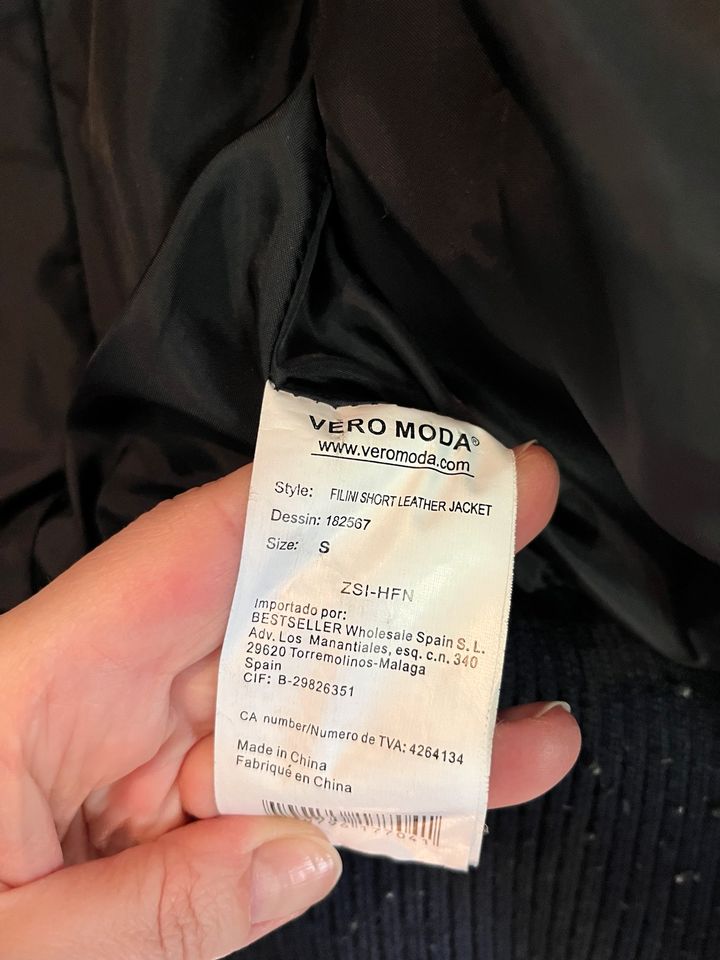 Vero Moda dunkelblaue, echtleder Lederjacke S in Solingen