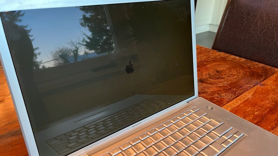 MacbookPro 15“ 2,2 128GB SSD 3GB Ram OVP in Neuenhagen