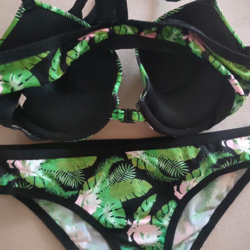 Bikini Palmen Grün Schwarz Rosa 80B 36 **NEUWERTIG** in Dresden