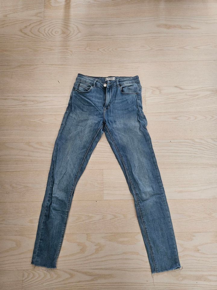 Pull & Bear Stretch Damen Woman Jeans Jeanshose Gr 38 Denim NEU w in Rostock