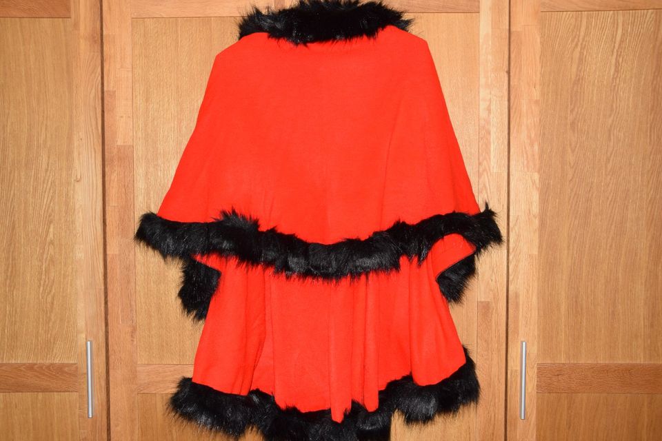 Damen Poncho rot schwarz Gr. S M L XL XXL Cape Übergangsjacke in Saarland -  Mettlach | eBay Kleinanzeigen ist jetzt Kleinanzeigen