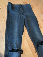 Schwarze Jeans von H&M, High Waist mit Löchern, Gr. 160 Essen - Essen-Kettwig Vorschau