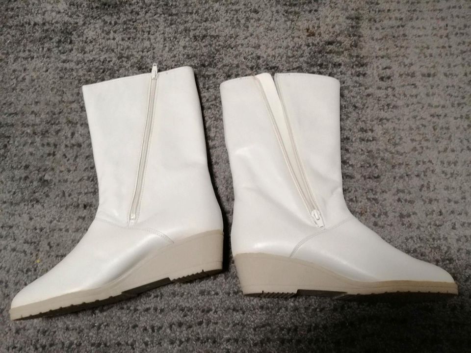 Damen Winterstiefel, neuwertig, Gr. 5,5, winterweiß, Vintage in Kleinsteinhausen