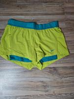 kurze Sport Hose Nike Größe S Bayern - Bad Staffelstein Vorschau