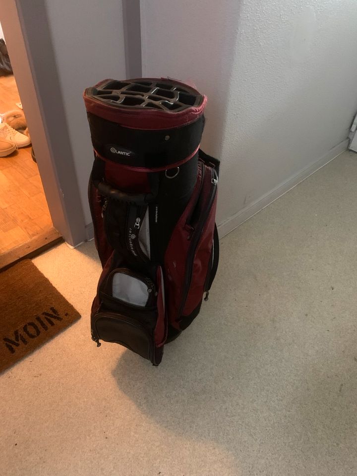 Golfbag in Rot in Hamburg