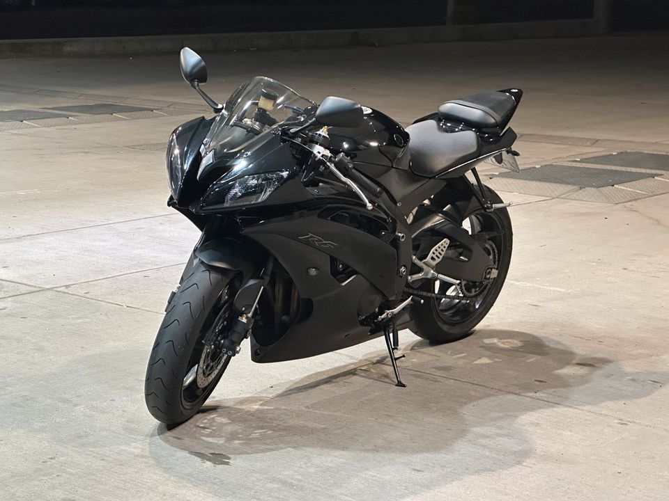 Yamaha R6 RJ15 Schwarz Tüv Neu in Düsseldorf