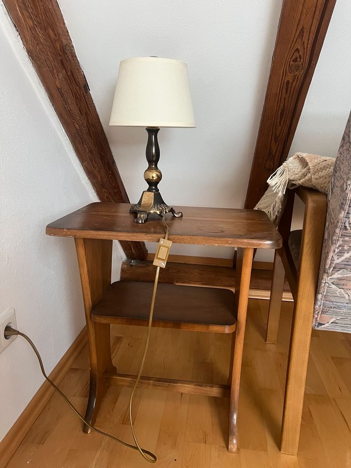 Kleiner schöner Nachttisch aus Holz in Köln