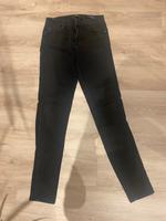 Damen Jeans in schwarz, Guess, Größe 27/30 Berlin - Treptow Vorschau