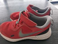 Nike Revolution Sportschuhe in rot Größe 31 Rheinland-Pfalz - Speyer Vorschau