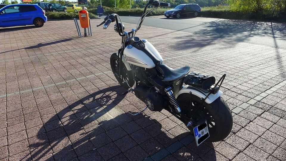 Harley Davidson Dyna Street Bob Springer Umbau Custombike in Käbschütztal