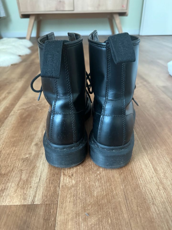 Dr. Martens 1460 Mono Milled Leder Schnürstiefel Schwarz Gr. 39 in Werneuchen