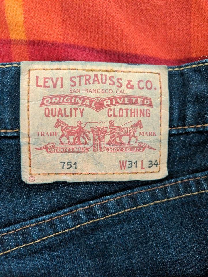 Levis Jeans dunkelblau W31 L34 in Centrum