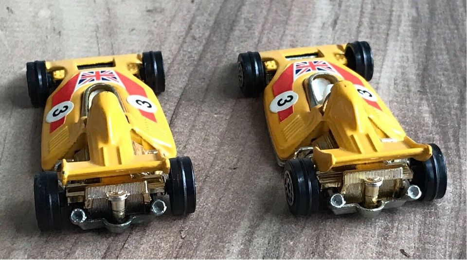 Zwei Corgi Juniors Formula 1 Racer in Grasbrunn