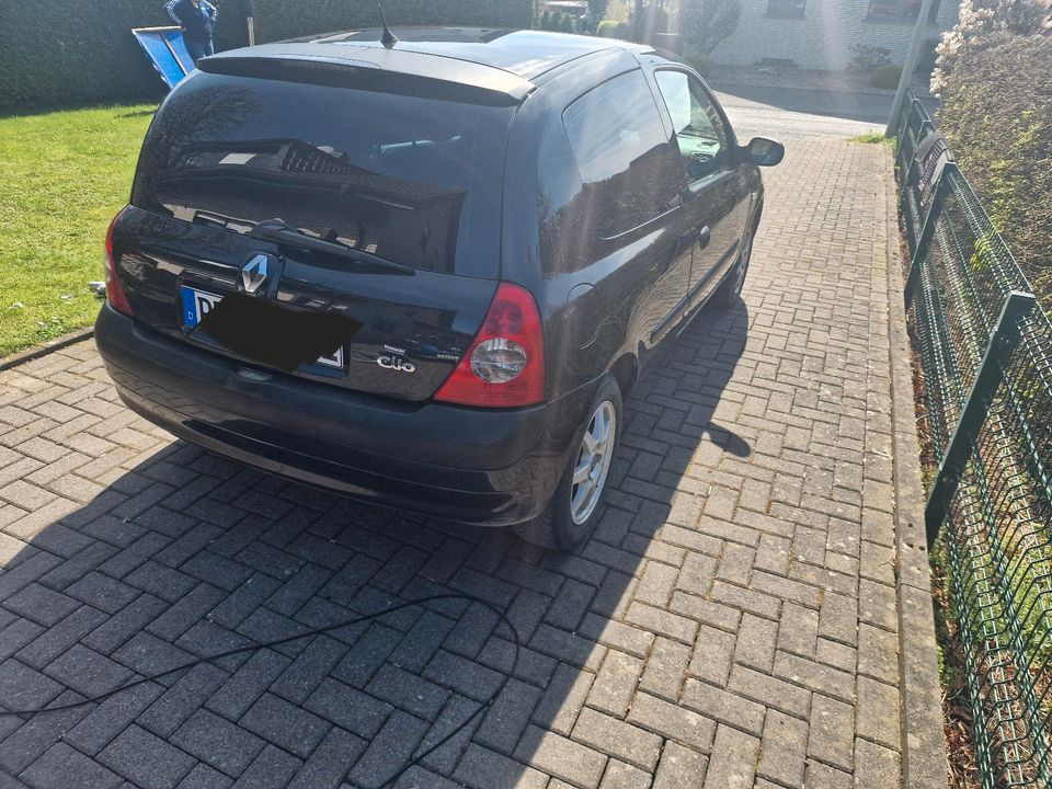 Renault clio 15.Mai verfügbar in Bad Wünnenberg
