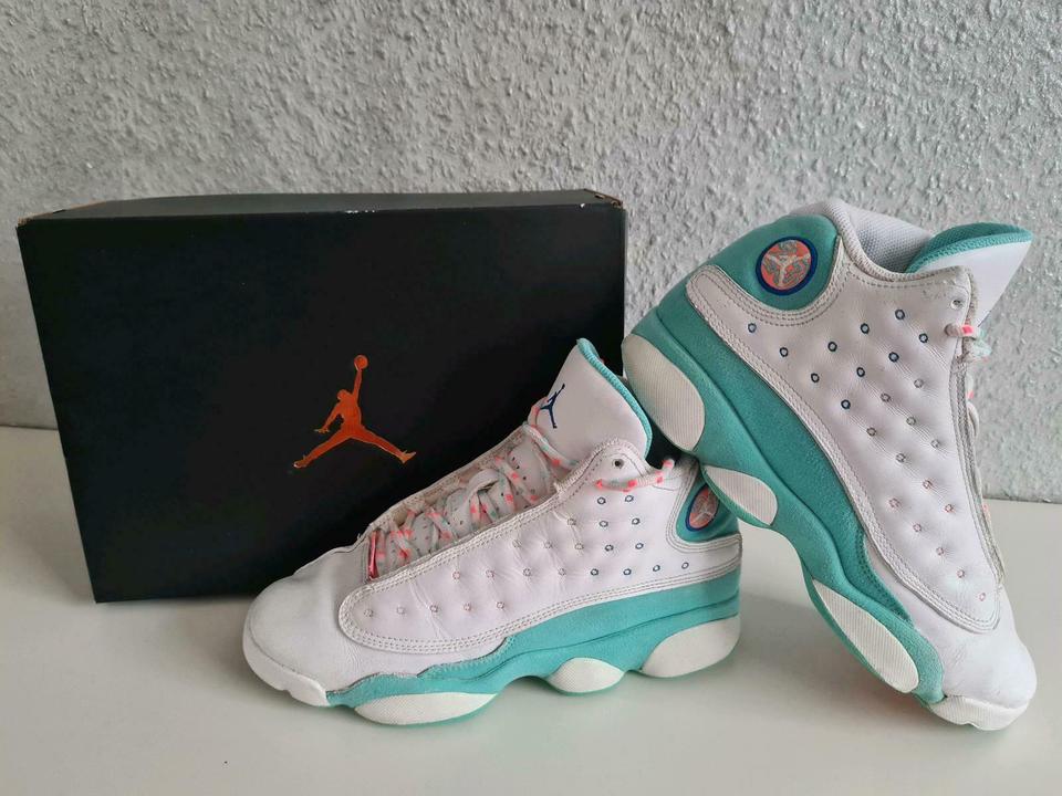 Nike Air Jordan 13 Retro GS Aurora Green Gr. 38 5 in Hessen Butzbach kleinanzeigen