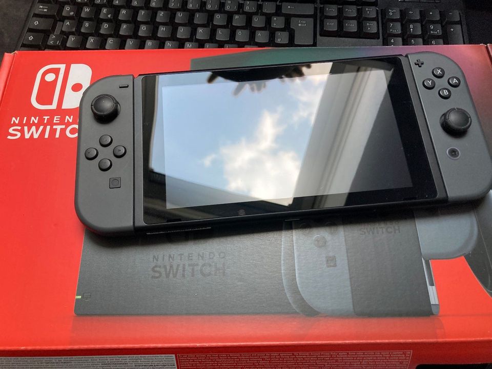 Nintendo Switch Konsole - Grau (2019) in Essen