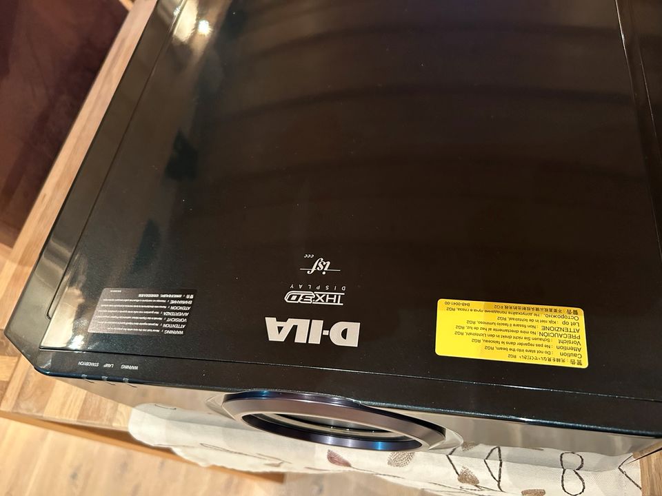 JVC DLA-X7000 Highend Projektor 4K in Brühl