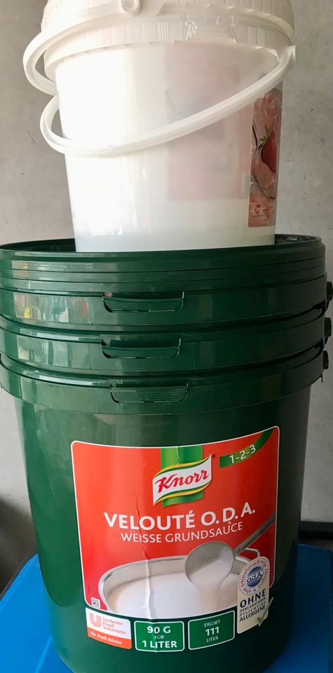 5 Große Eimer mit Deckel 15 Liter und 2 kleine weiße Eimer