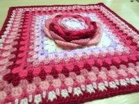 Riesengranny Granny Square gehäkelt Deckchen Rosengranny Unikat Bayern - Issigau Vorschau