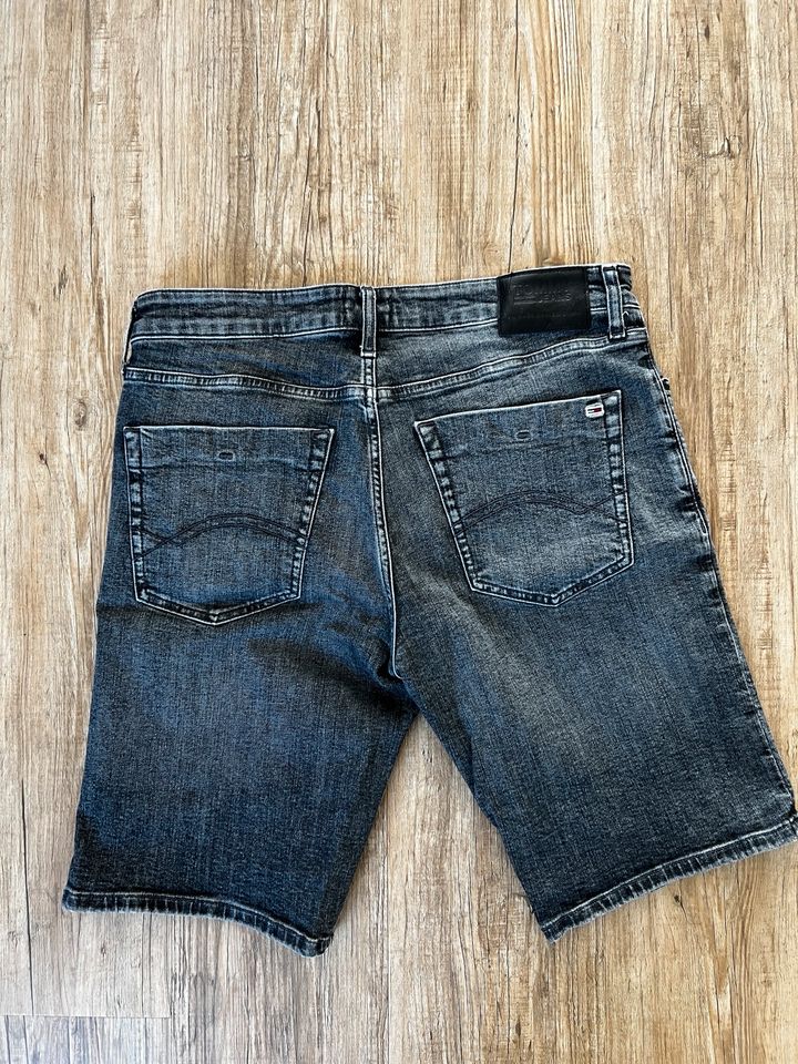 Kurze Hose Tommy Hilfiger Gr. 34 wie Neu in Bonn