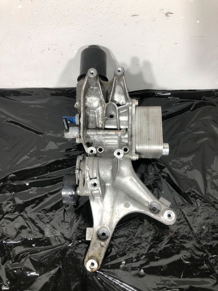 Ölfiltergehäuse Ölkühler VW AUDI 1.8 2.0 TFSI 06L117021C in Menden