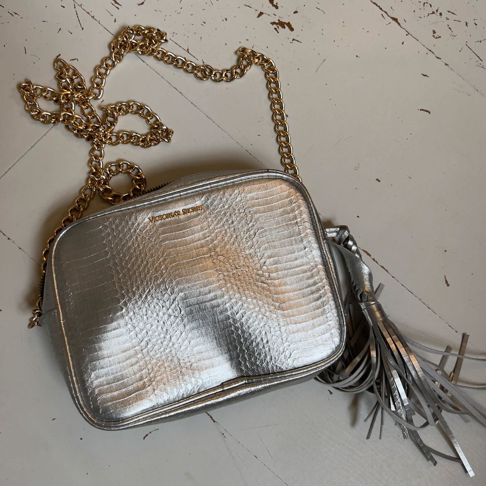 Victoria Secret Damen Handtasche Silber in Bedburg