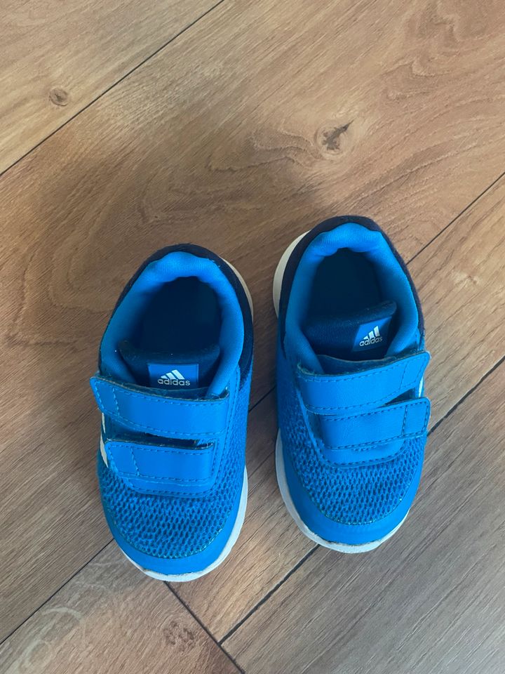 Adidas Sneaker, Gr. 22 in Ziegelheim