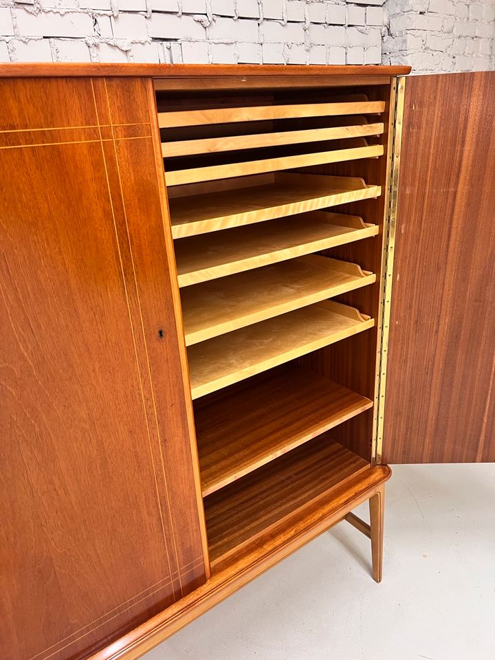 Kleiderschrank / Geschirrschrank mit Lieferung: 40er/50er Schweden Vintage Antik Wohnzimmerschrank Wäscheschrank Schubladen Teak Mid Century Design rar selten in Berlin