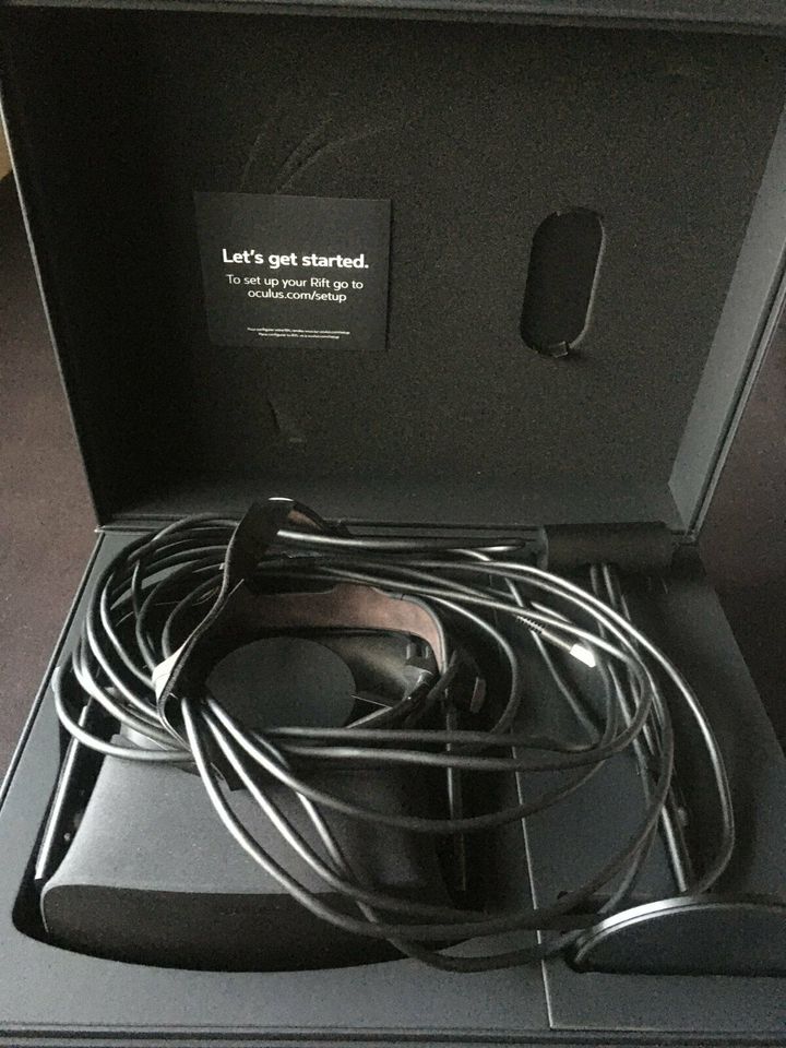 Oculus Rift CV1 Headset mit Xbox One Controller, Sensor etc. in Langenaltheim