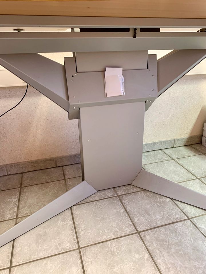 Schreibtisch mechanisch höhenverstellbar 250x150cm in Arzberg