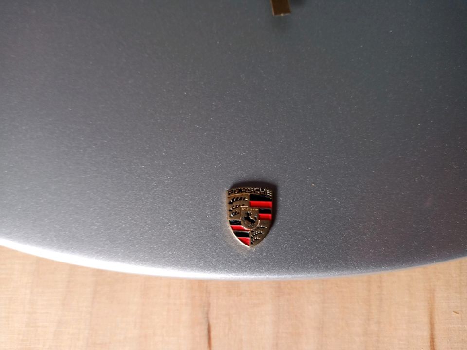Wanduhr "Porsche 911/996 Fronthaube" in Haverlah