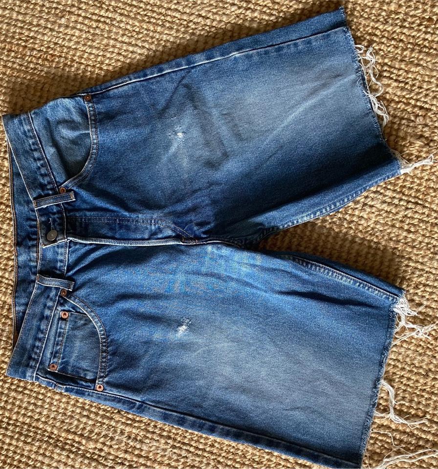 Levis Jeanshose 31 34 denim Shorts kurze Hose Hotpants Fransen in Bonn
