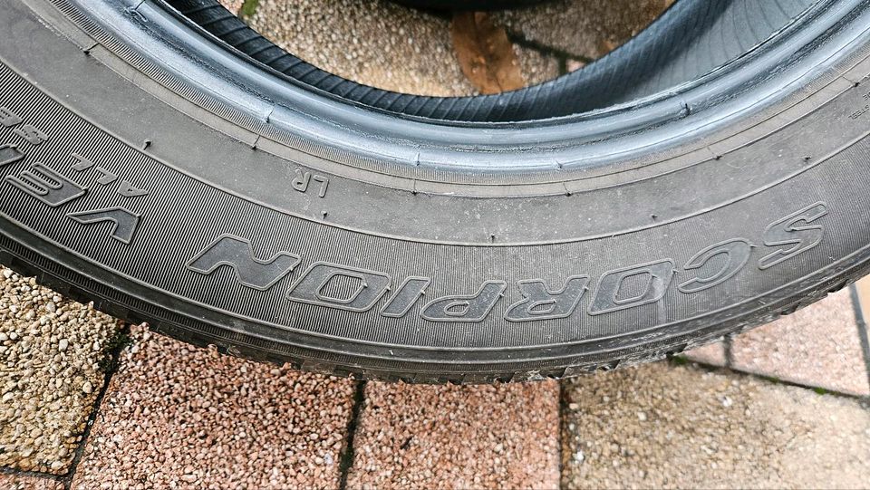 2 Allwetterreifen Pirelli 235/60r18 4-5mm in Philippsburg