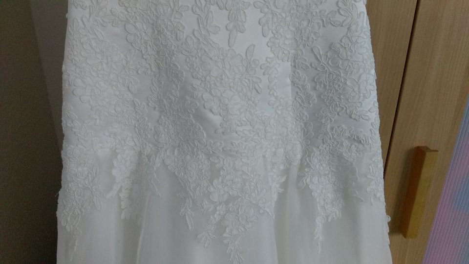 Brautkleid mit Spitze - Gr. 38 A-Linie Hochzeitskleid Kleid in Karlsruhe