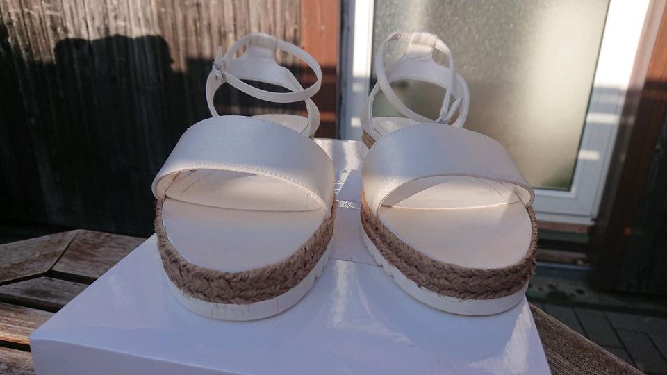 Brautschuhe / Hochzeitsschuh / Riemchenschuhe Avalia 'Nadia' in Neuenhagen