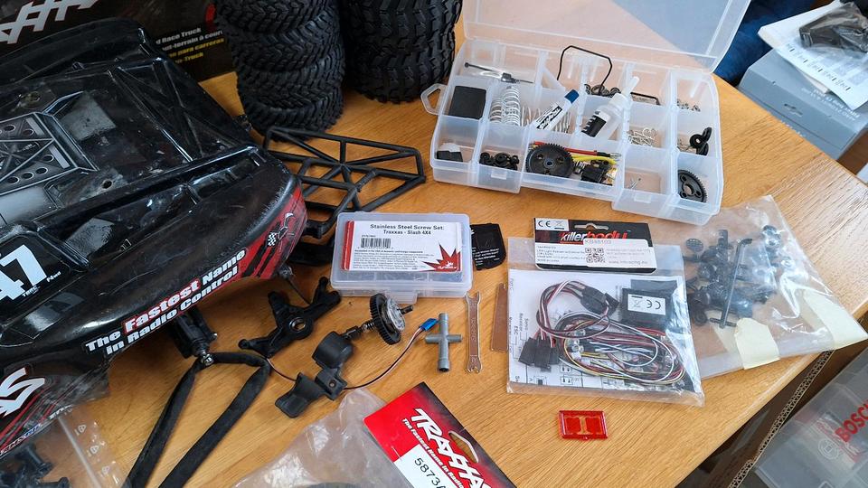 Traxxas Slash 1/10 4x4 TSM, Link, viel Zubehör RC Auto, RC Car in Mallersdorf-Pfaffenberg