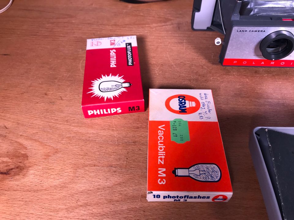 Polaroid 104 Land Kamera Lederkoffer Blitz Zubehör Vintage Set in Hamburg