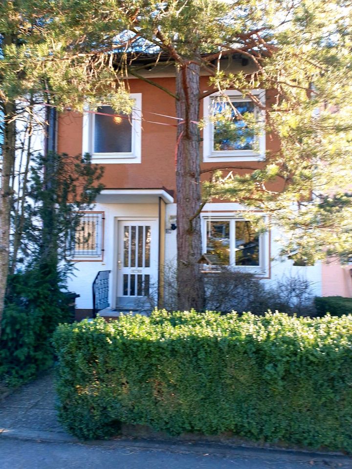 Reihenmittelhaus in Kaufbeuren-Neugablonz, 4ZKB, Garage, Garten in Kaufbeuren