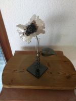 Reagenzglas-Vase mit Metallenen Blatt und Getöpferter Blume Bayern - Untermeitingen Vorschau