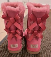 UGG Boot Bailey Bow II pink Gr. 40 *neuwertig* Hessen - Weilrod  Vorschau