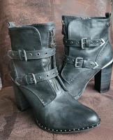 Neuwertige Mustang Stiefelette Gr 42 Nordrhein-Westfalen - Jülich Vorschau