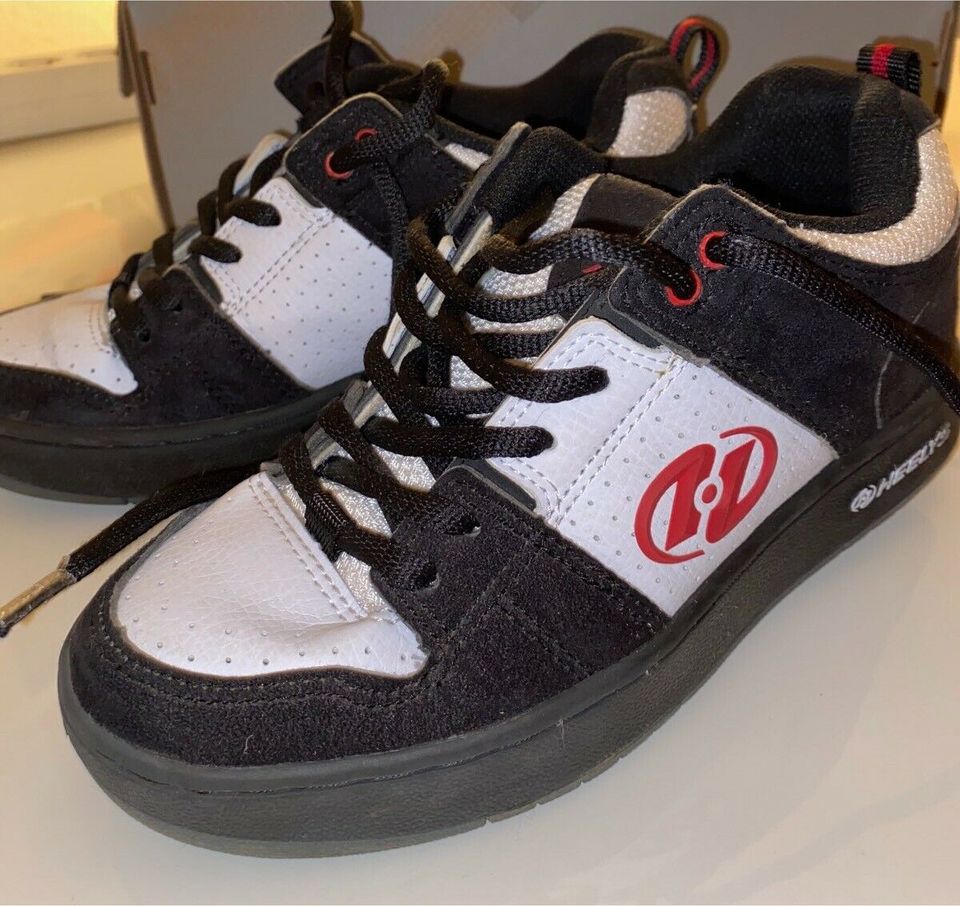 Heelys Schuhe in der Größe 35 zu verkaufen! in Fleckeby