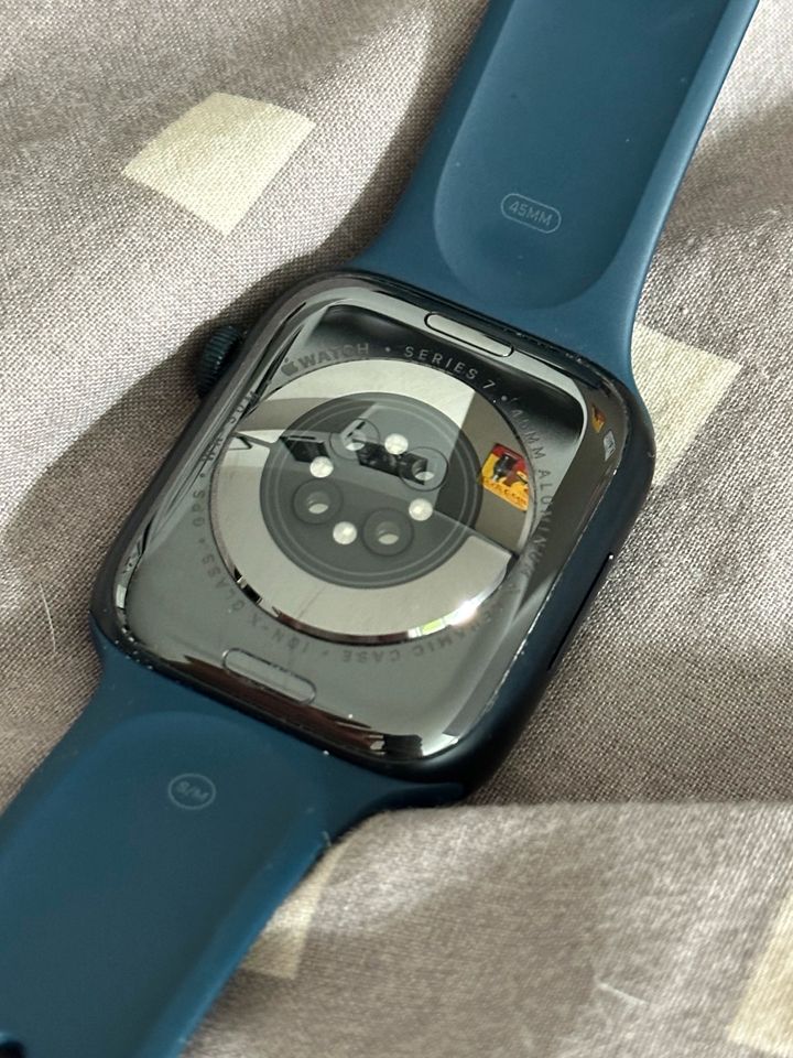 Apple Watch Series 7 GPS 45 mm in Weingarten (Baden)