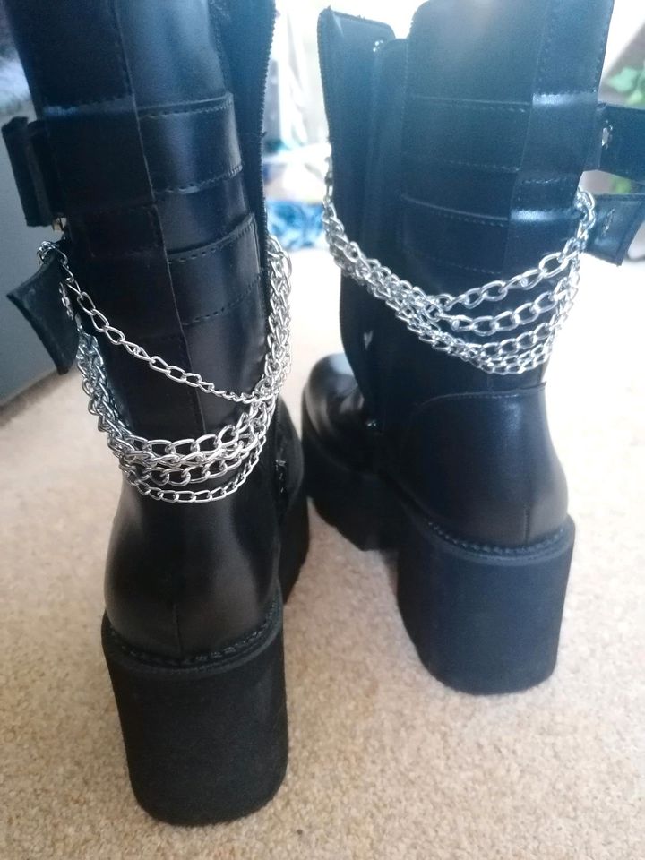 Boots/Stiefel schwarz alternative/goth/emo/cosplay in Berlin