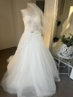 Brautkleid mit kompletten Zubehör in Creme Farbe Nordrhein-Westfalen - Arnsberg Vorschau
