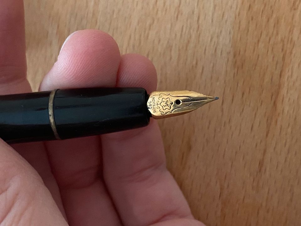 Eleganter Montblanc Füller mit Goldfeder 14 C 585 in Bremen