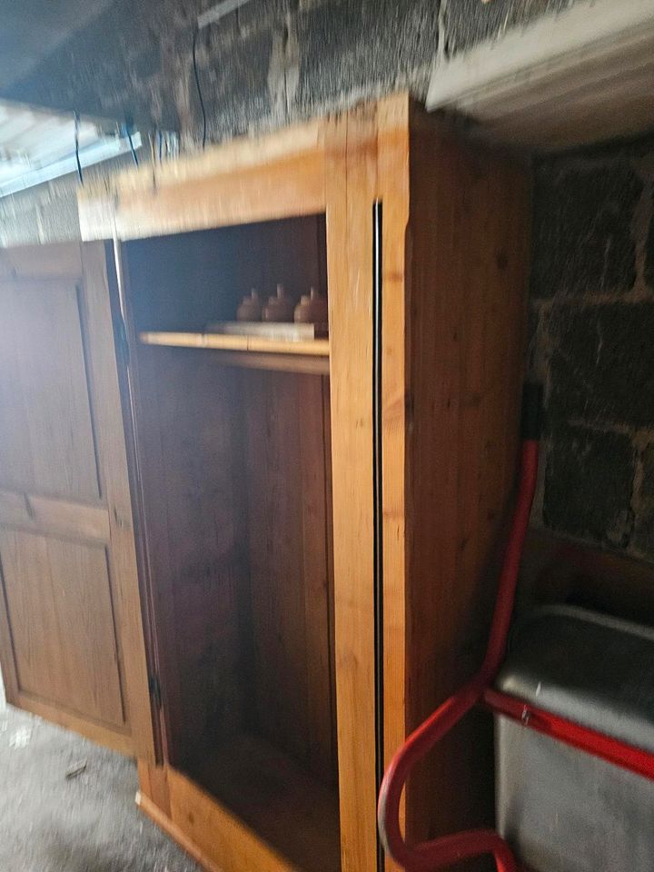 Alter Bauerschrank in Koblenz