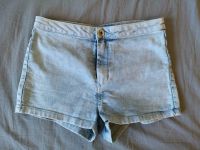 Hellblaue Jeans Shorts kurze Hose Hot Pants 34 H&M stretch Nordrhein-Westfalen - Dinslaken Vorschau